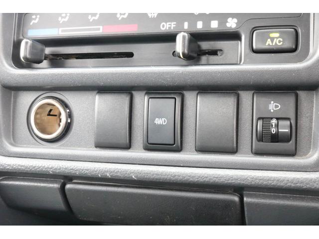 ミニキャブトラック Ｍ　１年保証　４ＷＤ　５ＭＴ　エアコン　パワーステアリング　荷台ゴムマット　メッキミラーカバー（4枚目）