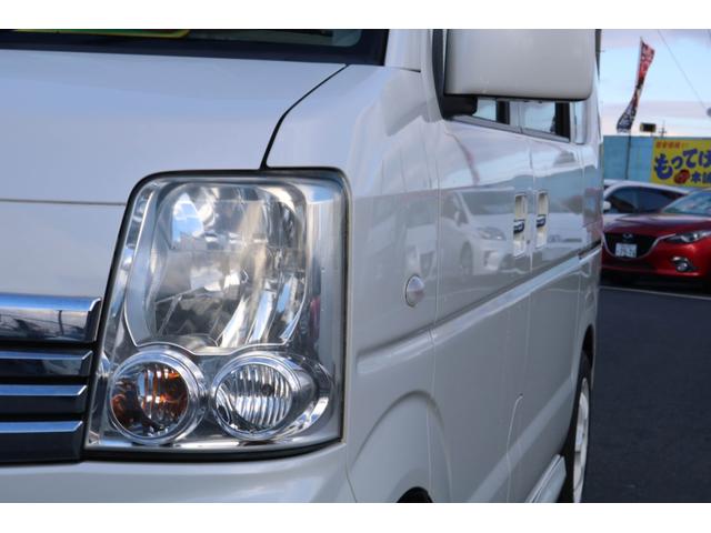 �w�b�h���C�g�����Y�̖������s���Ă���܂��B