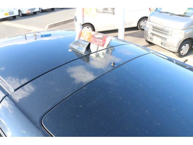 ���A�Q�[�g�㕔�̃p�l������F���������܂��B