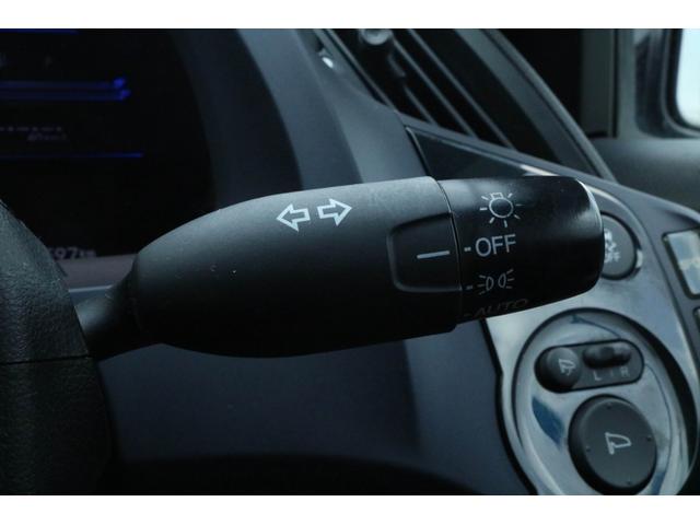 ＣＲ－Ｚ α　スマートキー　キセノンヘッドライト　パドルシフト　純正１６インチアルミホイール　ＨＤＤナビ　フルセグＴＶ　バックカメラ　ＥＴＣ（10枚目）