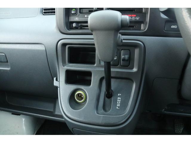 ハイゼットカーゴ 　１年保証　４ＷＤ　両側スライドドア　エアコン　パワーステアリング　集中ドアロック　タイヤ前後グッドイヤー２０２５年製（3枚目）