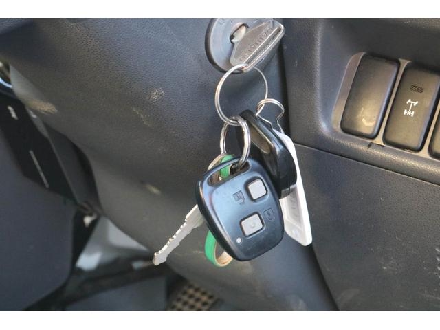 ハイゼットトラック 　４ＷＤ　５ＭＴ　キーレス　エアコン　パワーステアリング　パワーウィンドウ　ＥＴＣ　ＣＤデッキ　３方開　荷台ゴムマット２枚（13枚目）