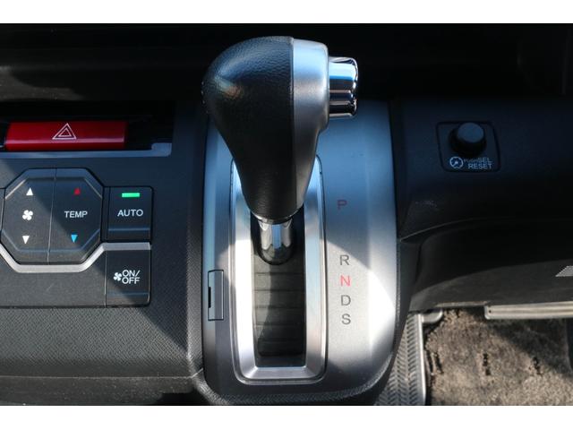 ステップワゴンスパーダ Z クールスピリット 1年保証 両側電動スライドドア HIDヘッドライト クルーズコントロール パドルシフト 純正17インチアルミホイール メモリーナビ フルセグTV フリップダウンモニター アイドリングストップ ETC(3枚目)