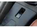 電動ルーフの操作はこちらのスイッチを長押しするだけで簡単に行えます。