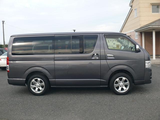 ハイエースバン ロングスーパーＧＬ　３型　ディーゼルターボ　４ＷＤ　キーレス　純正ナビＴＶ　バックカメラ　ブルートゥース対応ナビ　ＨＩＤヘッドライト　プラド純正１７インチＡＷ　ドラレコ　ＥＴＣ　純正後期テール　タイミングベルト交換済（4枚目）