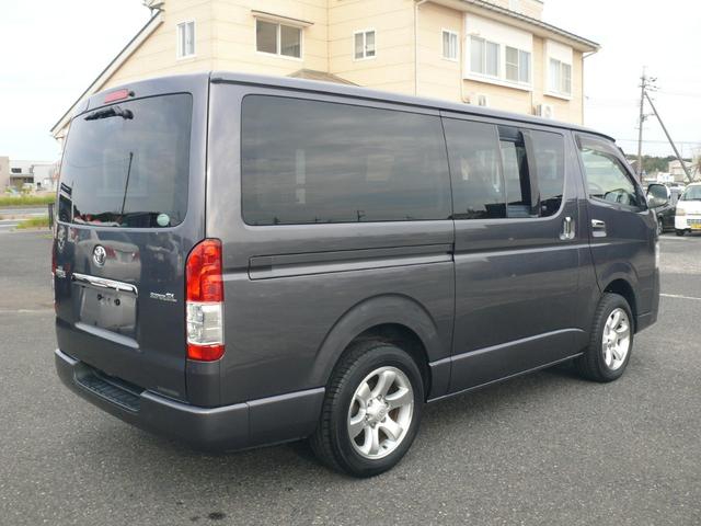 ハイエースバン ロングスーパーＧＬ　３型　ディーゼルターボ　４ＷＤ　キーレス　純正ナビＴＶ　バックカメラ　ブルートゥース対応ナビ　ＨＩＤヘッドライト　プラド純正１７インチＡＷ　ドラレコ　ＥＴＣ　純正後期テール　タイミングベルト交換済（5枚目）