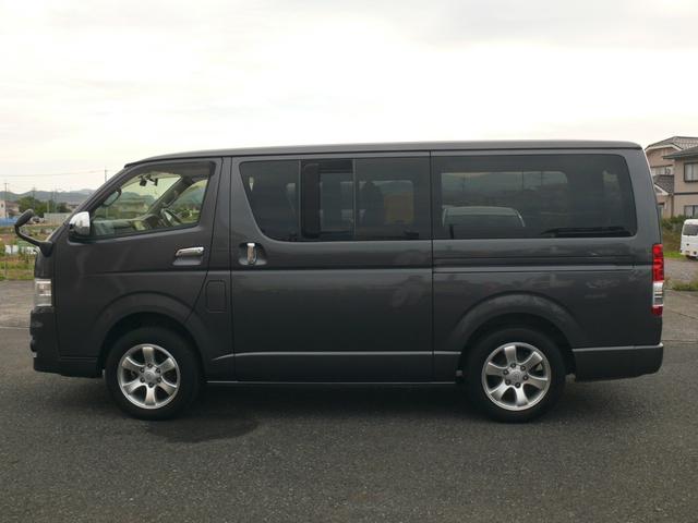 ハイエースバン ロングスーパーＧＬ　３型　ディーゼルターボ　４ＷＤ　キーレス　純正ナビＴＶ　バックカメラ　ブルートゥース対応ナビ　ＨＩＤヘッドライト　プラド純正１７インチＡＷ　ドラレコ　ＥＴＣ　純正後期テール　タイミングベルト交換済（8枚目）