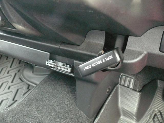 ハイエースバン ロングスーパーＧＬ　３型　ディーゼルターボ　４ＷＤ　キーレス　純正ナビＴＶ　バックカメラ　ブルートゥース対応ナビ　ＨＩＤヘッドライト　プラド純正１７インチＡＷ　ドラレコ　ＥＴＣ　純正後期テール　タイミングベルト交換済（18枚目）