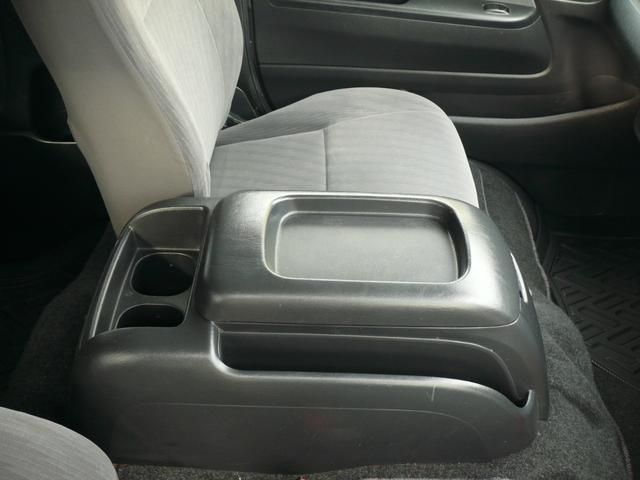 ハイエースバン ロングスーパーＧＬ　３型　ディーゼルターボ　４ＷＤ　キーレス　純正ナビＴＶ　バックカメラ　ブルートゥース対応ナビ　ＨＩＤヘッドライト　プラド純正１７インチＡＷ　ドラレコ　ＥＴＣ　純正後期テール　タイミングベルト交換済（19枚目）