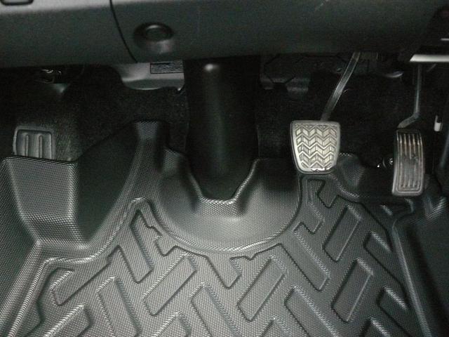 ハイエースバン ロングスーパーＧＬ　３型　ディーゼルターボ　４ＷＤ　キーレス　純正ナビＴＶ　バックカメラ　ブルートゥース対応ナビ　ＨＩＤヘッドライト　プラド純正１７インチＡＷ　ドラレコ　ＥＴＣ　純正後期テール　タイミングベルト交換済（21枚目）