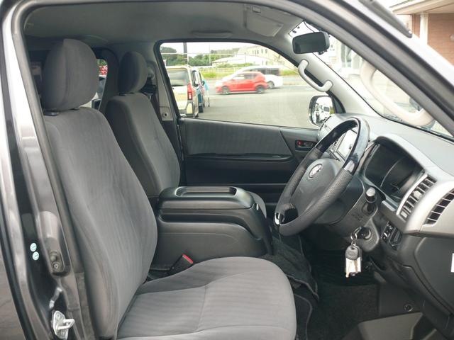 ハイエースバン ロングスーパーＧＬ　３型　ディーゼルターボ　４ＷＤ　キーレス　純正ナビＴＶ　バックカメラ　ブルートゥース対応ナビ　ＨＩＤヘッドライト　プラド純正１７インチＡＷ　ドラレコ　ＥＴＣ　純正後期テール　タイミングベルト交換済（22枚目）