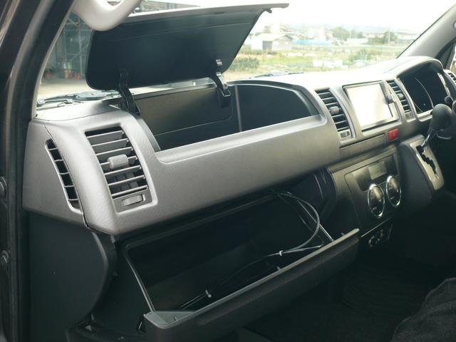 ハイエースバン ロングスーパーＧＬ　３型　ディーゼルターボ　４ＷＤ　キーレス　純正ナビＴＶ　バックカメラ　ブルートゥース対応ナビ　ＨＩＤヘッドライト　プラド純正１７インチＡＷ　ドラレコ　ＥＴＣ　純正後期テール　タイミングベルト交換済（28枚目）