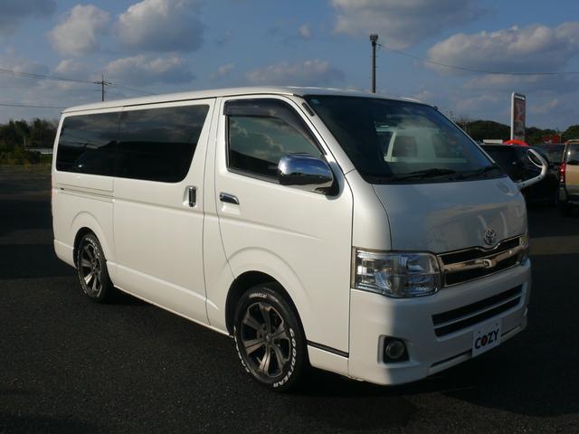 ハイエースバン ロングスーパーＧＬ　３型　ディーゼルターボ　４ＷＤ　キーレス　純正ナビＴＶ　ブルートゥース対応ナビ　ＨＩＤヘッドライト　ローダウン　ＥＴＣ　１００Ｖ電源　社外１７インチＡＷ　ホワイトレタータイヤ（3枚目）