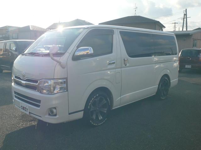 ハイエースバン ロングスーパーＧＬ　３型　ディーゼルターボ　４ＷＤ　キーレス　純正ナビＴＶ　ブルートゥース対応ナビ　ＨＩＤヘッドライト　ローダウン　ＥＴＣ　１００Ｖ電源　社外１７インチＡＷ　ホワイトレタータイヤ（9枚目）