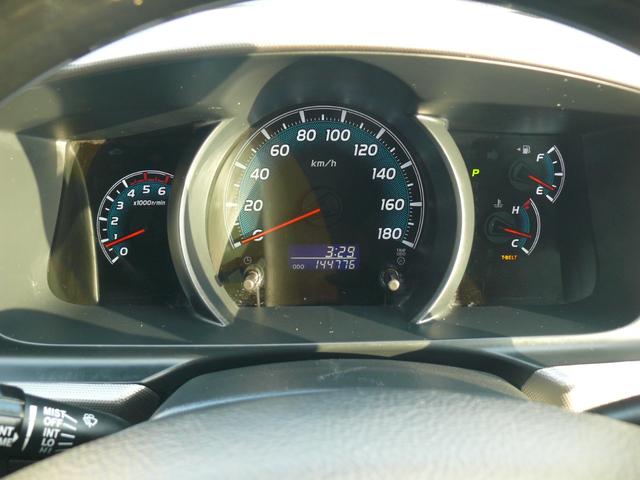 ハイエースバン ロングスーパーＧＬ　３型　ディーゼルターボ　４ＷＤ　キーレス　純正ナビＴＶ　ブルートゥース対応ナビ　ＨＩＤヘッドライト　ローダウン　ＥＴＣ　１００Ｖ電源　社外１７インチＡＷ　ホワイトレタータイヤ（10枚目）