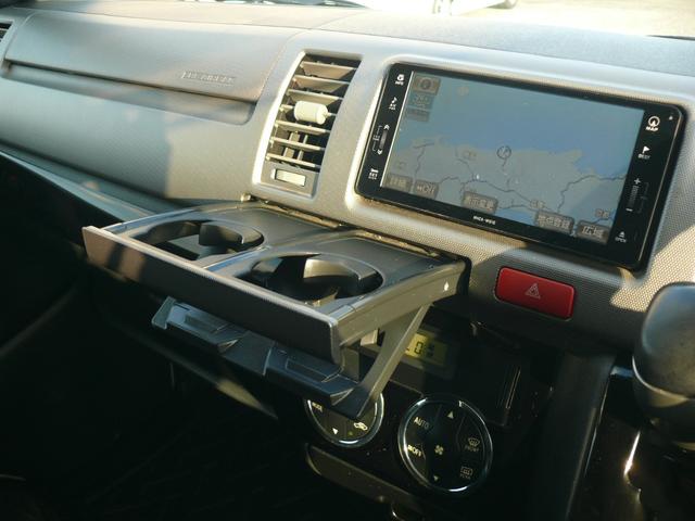 ハイエースバン ロングスーパーＧＬ　３型　ディーゼルターボ　４ＷＤ　キーレス　純正ナビＴＶ　ブルートゥース対応ナビ　ＨＩＤヘッドライト　ローダウン　ＥＴＣ　１００Ｖ電源　社外１７インチＡＷ　ホワイトレタータイヤ（15枚目）