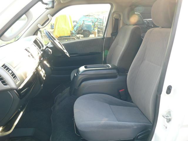 ハイエースバン ロングスーパーＧＬ　３型　ディーゼルターボ　４ＷＤ　キーレス　純正ナビＴＶ　ブルートゥース対応ナビ　ＨＩＤヘッドライト　ローダウン　ＥＴＣ　１００Ｖ電源　社外１７インチＡＷ　ホワイトレタータイヤ（26枚目）