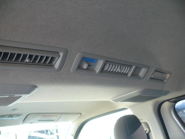 ハイエースバン ロングスーパーＧＬ　３型　ディーゼルターボ　４ＷＤ　キーレス　純正ナビＴＶ　ブルートゥース対応ナビ　ＨＩＤヘッドライト　ローダウン　ＥＴＣ　１００Ｖ電源　社外１７インチＡＷ　ホワイトレタータイヤ（30枚目）