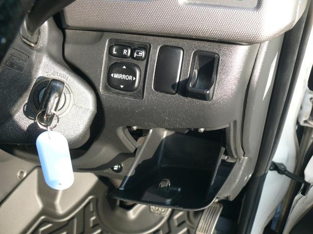 ハイエースバン ロングスーパーＧＬ　３型　ディーゼルターボ　４ＷＤ　キーレス　純正ナビＴＶ　ブルートゥース対応ナビ　ＨＩＤヘッドライト　ローダウン　ＥＴＣ　１００Ｖ電源　社外１７インチＡＷ　ホワイトレタータイヤ（32枚目）