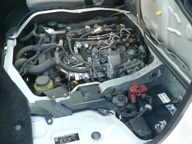 ハイエースバン ロングスーパーＧＬ　３型　ディーゼルターボ　４ＷＤ　キーレス　純正ナビＴＶ　ブルートゥース対応ナビ　ＨＩＤヘッドライト　ローダウン　ＥＴＣ　１００Ｖ電源　社外１７インチＡＷ　ホワイトレタータイヤ（34枚目）