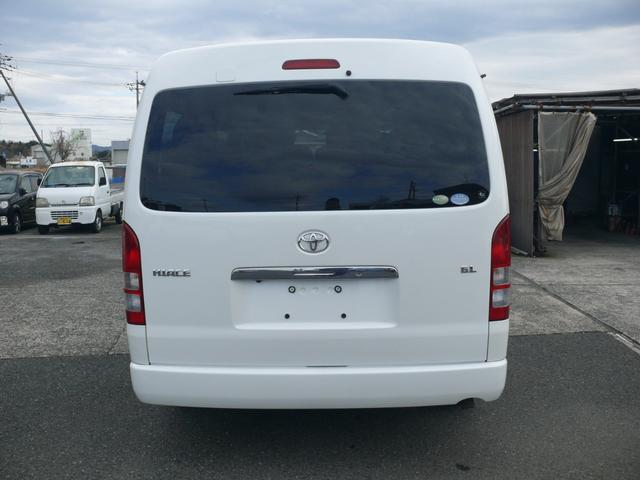 ハイエースワゴン ＧＬ　４ＷＤ　キーレス　ＨＩＤヘッドライト　パワースライドドア　１０人乗　純正ナビＴＶ　バックカメラ　社外１６インチＡＷ　ホワイトレタータイヤ　ＥＴＣ（6枚目）