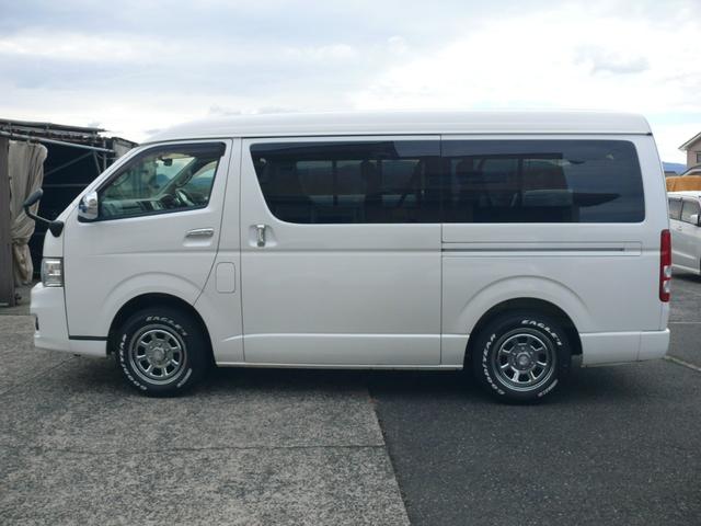 ハイエースワゴン ＧＬ　４ＷＤ　キーレス　ＨＩＤヘッドライト　パワースライドドア　１０人乗　純正ナビＴＶ　バックカメラ　社外１６インチＡＷ　ホワイトレタータイヤ　ＥＴＣ（8枚目）