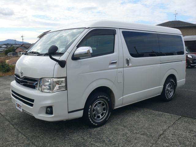 ハイエースワゴン ＧＬ　４ＷＤ　キーレス　ＨＩＤヘッドライト　パワースライドドア　１０人乗　純正ナビＴＶ　バックカメラ　社外１６インチＡＷ　ホワイトレタータイヤ　ＥＴＣ（9枚目）
