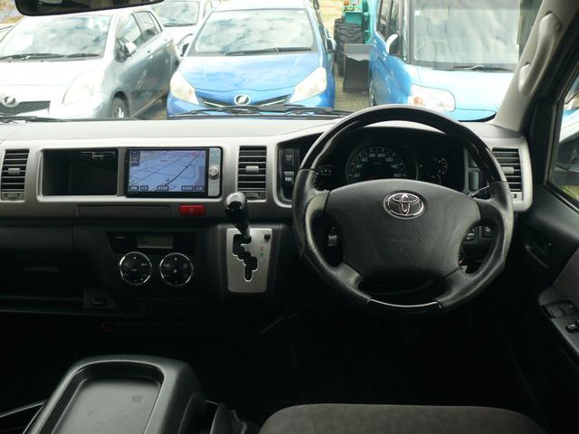 ハイエースワゴン ＧＬ　４ＷＤ　キーレス　ＨＩＤヘッドライト　パワースライドドア　１０人乗　純正ナビＴＶ　バックカメラ　社外１６インチＡＷ　ホワイトレタータイヤ　ＥＴＣ（12枚目）