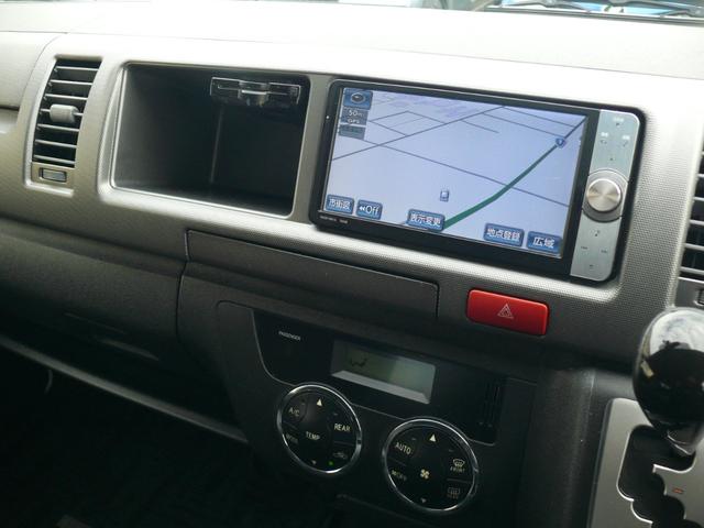 ハイエースワゴン ＧＬ　４ＷＤ　キーレス　ＨＩＤヘッドライト　パワースライドドア　１０人乗　純正ナビＴＶ　バックカメラ　社外１６インチＡＷ　ホワイトレタータイヤ　ＥＴＣ（16枚目）
