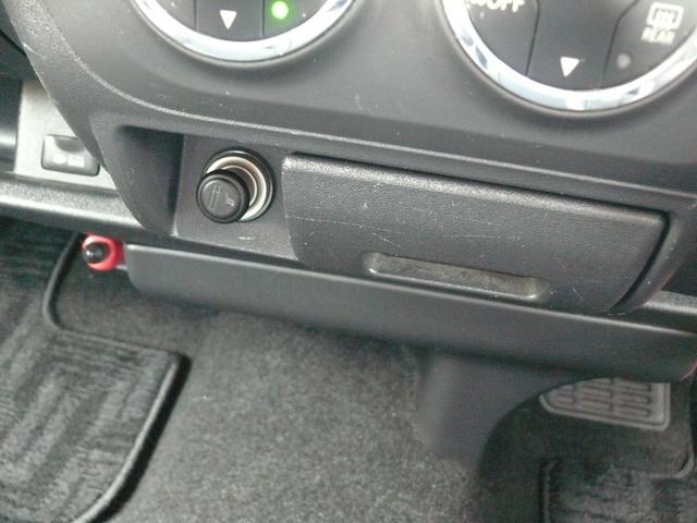 ハイエースワゴン ＧＬ　４ＷＤ　キーレス　ＨＩＤヘッドライト　パワースライドドア　１０人乗　純正ナビＴＶ　バックカメラ　社外１６インチＡＷ　ホワイトレタータイヤ　ＥＴＣ（19枚目）