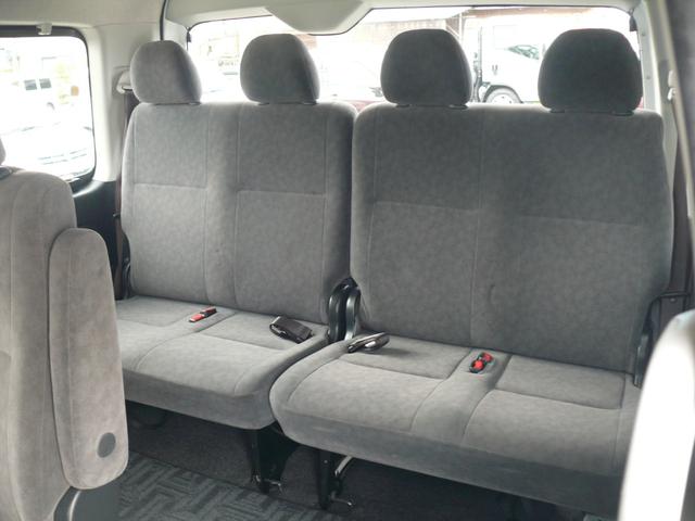 ハイエースワゴン ＧＬ　４ＷＤ　キーレス　ＨＩＤヘッドライト　パワースライドドア　１０人乗　純正ナビＴＶ　バックカメラ　社外１６インチＡＷ　ホワイトレタータイヤ　ＥＴＣ（31枚目）