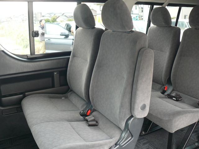 ハイエースワゴン ＧＬ　４ＷＤ　キーレス　ＨＩＤヘッドライト　パワースライドドア　１０人乗　純正ナビＴＶ　バックカメラ　社外１６インチＡＷ　ホワイトレタータイヤ　ＥＴＣ（32枚目）