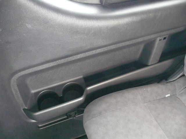 ハイエースワゴン ＧＬ　４ＷＤ　キーレス　ＨＩＤヘッドライト　パワースライドドア　１０人乗　純正ナビＴＶ　バックカメラ　社外１６インチＡＷ　ホワイトレタータイヤ　ＥＴＣ（33枚目）