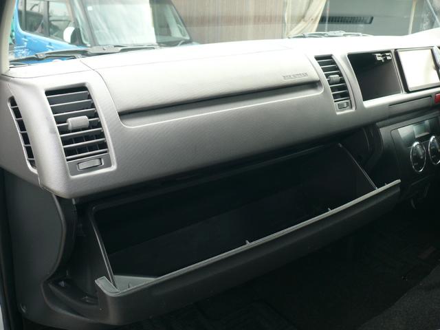 ハイエースワゴン ＧＬ　４ＷＤ　キーレス　ＨＩＤヘッドライト　パワースライドドア　１０人乗　純正ナビＴＶ　バックカメラ　社外１６インチＡＷ　ホワイトレタータイヤ　ＥＴＣ（42枚目）