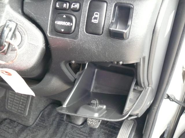 ハイエースワゴン ＧＬ　４ＷＤ　キーレス　ＨＩＤヘッドライト　パワースライドドア　１０人乗　純正ナビＴＶ　バックカメラ　社外１６インチＡＷ　ホワイトレタータイヤ　ＥＴＣ（46枚目）