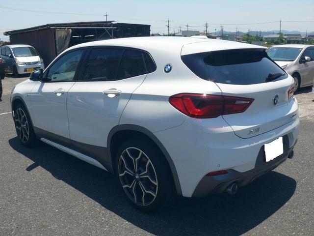 Ｘ２ ｘＤｒｉｖｅ　２０ｉ　ＭスポーツＸ　４ＷＤターボ　キーフリー　プッシュスタート　純正ナビ　ブルートゥース対応ナビ　バックカメラ　純正１９インチＡＷ　黒革シート　前席シートヒーター　前席パワーシート　ＥＴＣ　ＬＥＤライト　パワーバックドア（7枚目）