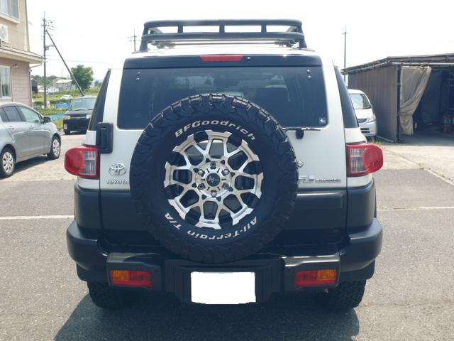 ＦＪクルーザー ベースグレード　リフトアップ　キーレス　パートタイム４ＷＤ　ルーフラック　社外１７インチＡＷ　ホワイトレタータイヤ　シートカバー　社外ＳＤナビＴＶ　バックカメラ　ドラレコ　Ａ－ＴＲＡＣ　リアデフロック　バックソナー（6枚目）