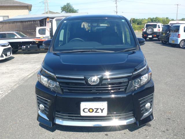 ヴォクシー ＺＳ　キーフリー　プッシュスタート　左後パワースライドドア　社外ナビＴＶ　バックカメラ　純正１６インチＡＷ　ＥＴＣ　ＬＥＤヘッドライト　タイミングチェーンエンジン　８人乗り（2枚目）