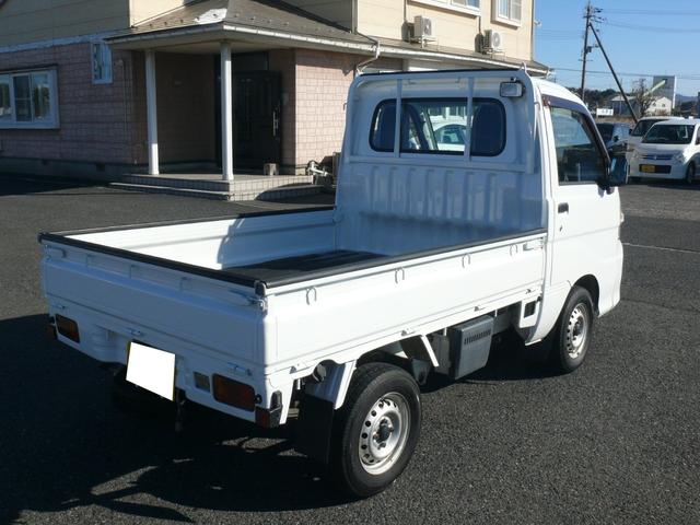 ハイゼットトラック エアコン・パワステスペシャルＶＳ　エアコン　パワステ　５速ミッション　パートタイム４ＷＤ　タイミングチェーンエンジン　純正ラジオ　同色全塗装済（5枚目）