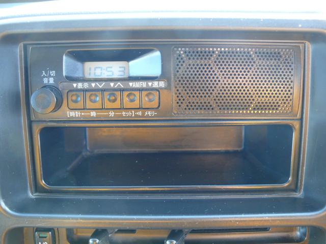 ハイゼットトラック エアコン・パワステスペシャルＶＳ　エアコン　パワステ　５速ミッション　パートタイム４ＷＤ　タイミングチェーンエンジン　純正ラジオ　同色全塗装済（11枚目）