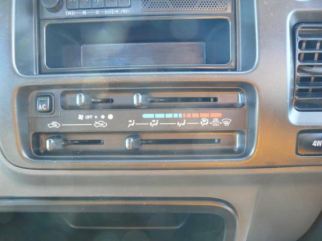 ハイゼットトラック エアコン・パワステスペシャルＶＳ　エアコン　パワステ　５速ミッション　パートタイム４ＷＤ　タイミングチェーンエンジン　純正ラジオ　同色全塗装済（12枚目）