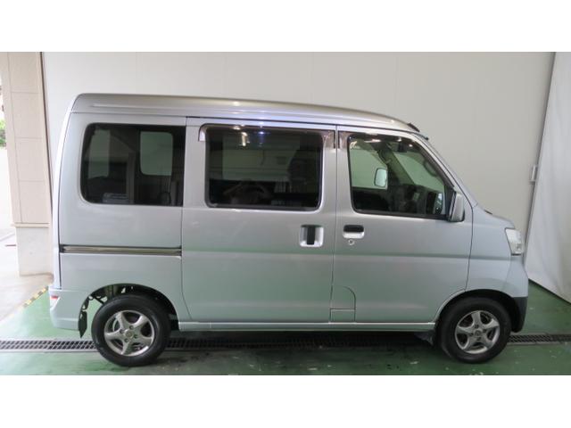 ハイゼットカーゴ 　４ＷＤ　ＡＴ車　テレビ／ナビ　バックカメラ　キ－レスエントリー　エアコン　パワステ　パワ－ウインドウ　エアバッグ　電動格納式ミラー　社外アルミホイール　ＡＢＳ（4枚目）
