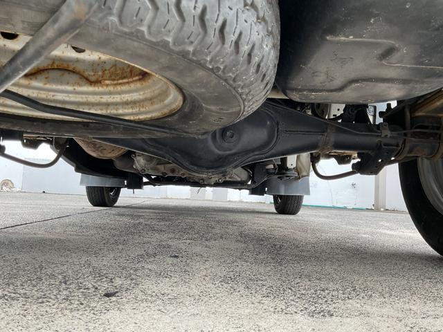 キャリイトラック 農繁スペシャル　５ＭＴ　４ＷＤ　パワーステアリング　エアコン　クーラー　運転席エアバック（16枚目）