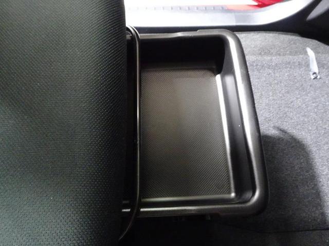 マニュアルエアコンの調節は、操作しやすいダイヤル式。