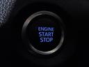 プッシュスタートシステムです。キーをバッグやポケットに入れたままで、ブレーキを踏んでボタンを押せばエンジン始動できます。