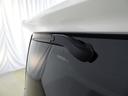 圧迫感のない天井が、車内をさらに広く感じさせてくれます。