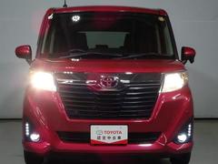 信頼性の高いハロゲンバルブのヘッドライトです！悪天候の運転をサポートするフォグランプも付いています。 4