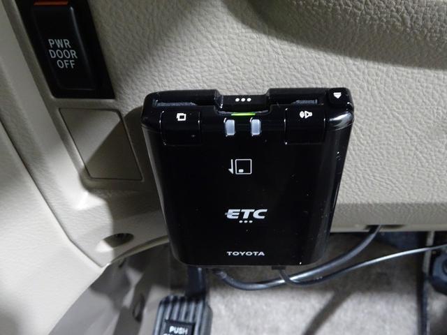 ノア Ｘ　スペシャルエディション　トヨタ認定中古車　一年間保証付　ワンセグ　ＤＶＤナビ　ＥＴＣ　キーレスエントリー　オートエアコン　シガーライター　電動格納ミラー　両側電動スライドドア　ＨＩＤヘッドライト　スペアタイヤ　ＡＢＳ（9枚目）