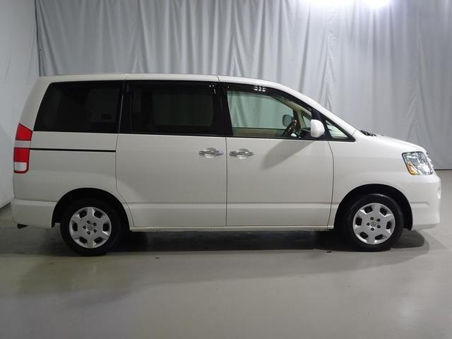 ノア Ｘ　スペシャルエディション　トヨタ認定中古車　一年間保証付　ワンセグ　ＤＶＤナビ　ＥＴＣ　キーレスエントリー　オートエアコン　シガーライター　電動格納ミラー　両側電動スライドドア　ＨＩＤヘッドライト　スペアタイヤ　ＡＢＳ（16枚目）