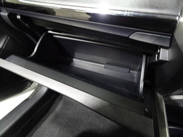 ����ȑO�̑�^�̃O���[�u�{�b�N�X�B�������ł�����Ă��܂��܂��B